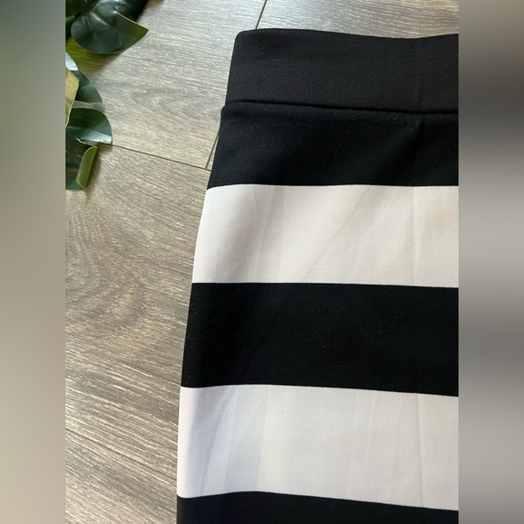I Joah Made in USA Black and White Striped Stretch Mini Skirt. Size L. NWT! - Picture 2 of 7